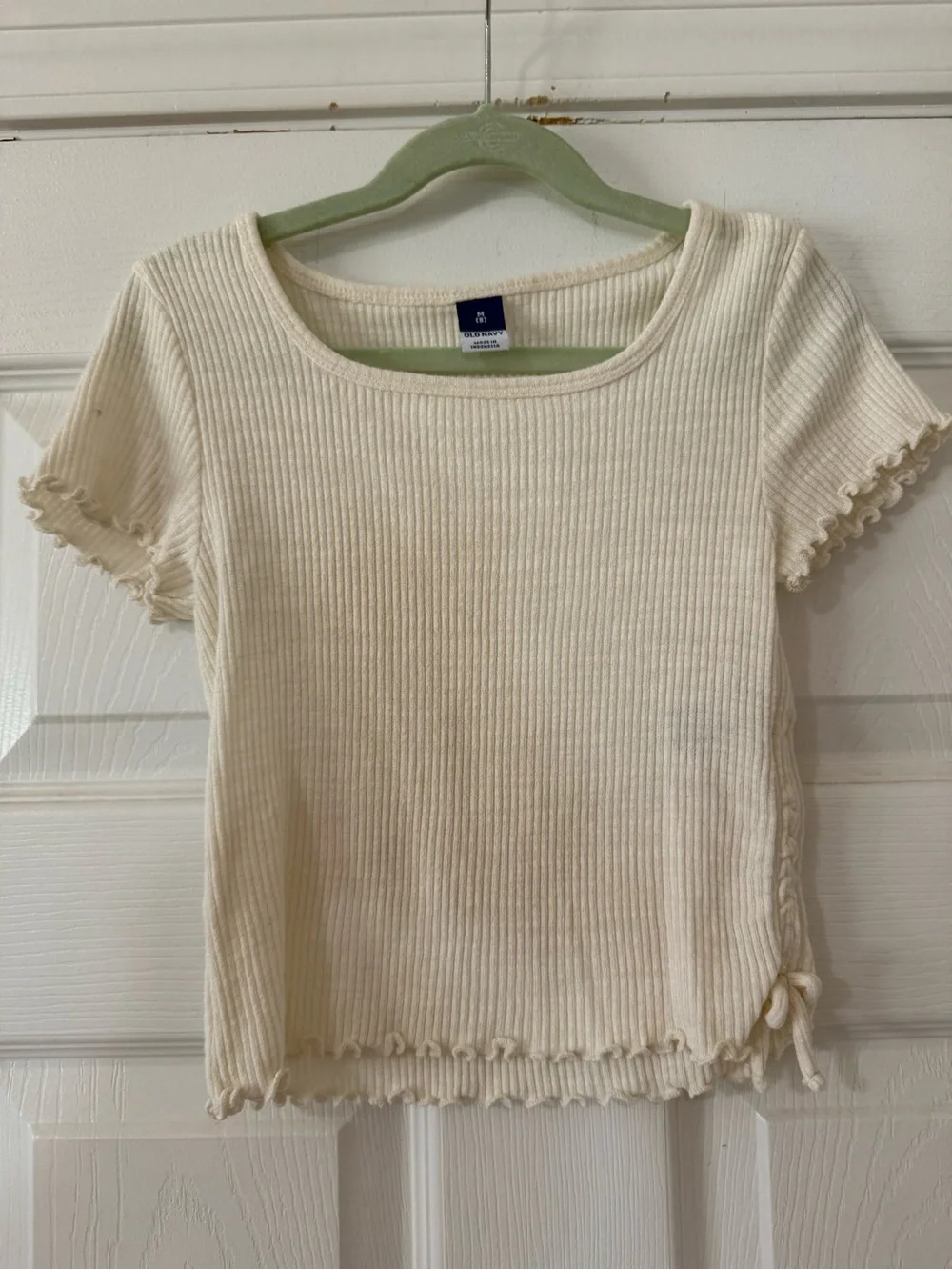 Old Navy Girl’s Cream Ribbed Lettuce-Edge Short Sleeve Tee- Medium